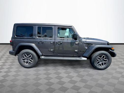 Granite Crystal Metallic Clearcoat 2026 Jeep Wrangler 4-Door Sahara 4x4