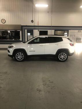 2023 Jeep Compass Latitude Lux