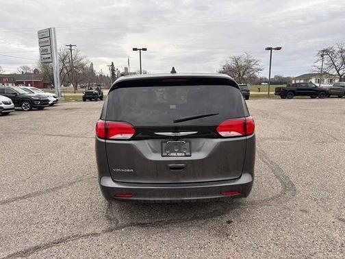 2023 Chrysler Voyager LX