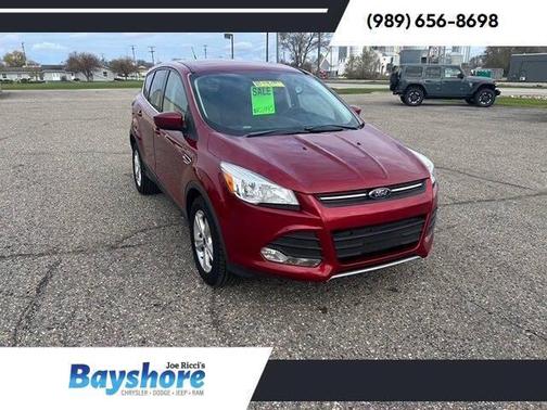 Ruby Red Metallic Tinted Clearcoat 2016 Ford Escape SE