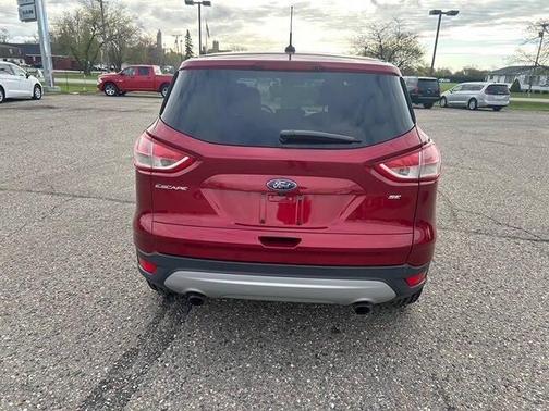 Ruby Red Metallic Tinted Clearcoat 2016 Ford Escape SE