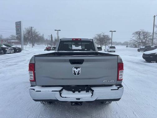 2020 RAM 2500 Tradesman Regular Cab 4X4 8' Box