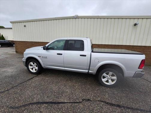2017 RAM 1500 SLT