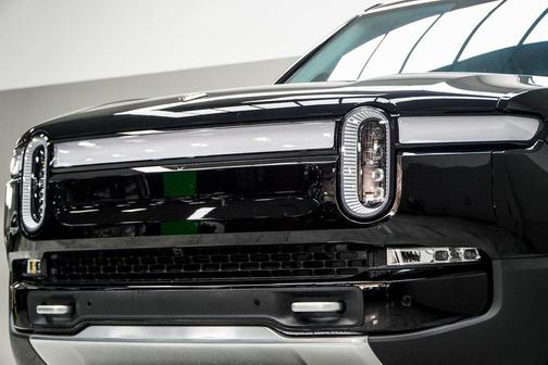 2024 Rivian R1S Adventure