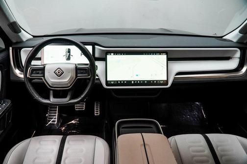 2024 Rivian R1S Adventure