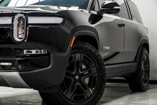 2024 Rivian R1S Adventure