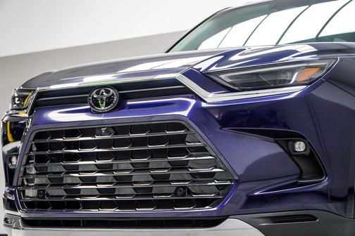 Midnight Black Metallic 2025 Toyota Grand Highlander Platinum