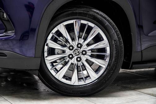 Midnight Black Metallic 2025 Toyota Grand Highlander Platinum