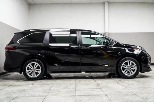 2023 Toyota Sienna XSE 7 Passenger