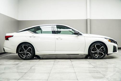 2024 Nissan Altima SR FWD