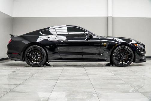 2017 Ford Shelby GT350 Base