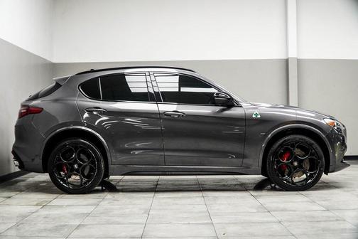 2022 Alfa Romeo Stelvio Quadrifoglio