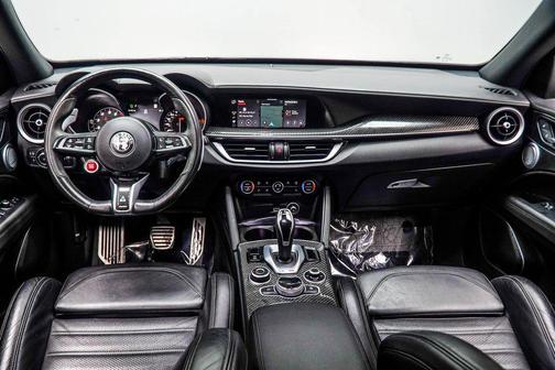 2022 Alfa Romeo Stelvio Quadrifoglio