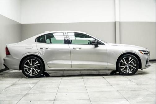 2024 Volvo S60 B5 Plus Dark Theme