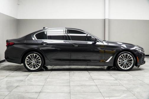 2021 BMW 530 530i