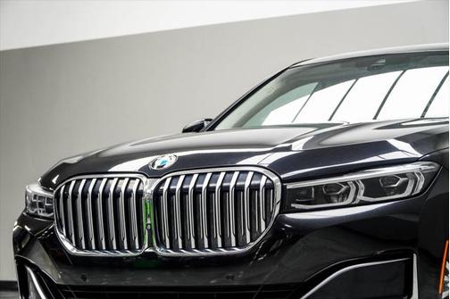 2022 BMW 740 i xDrive