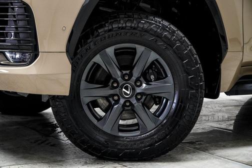 2025 Lexus LX 700h Overtrail