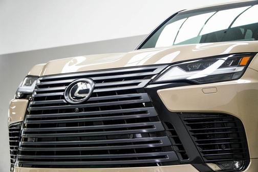 2025 Lexus LX 700h Overtrail