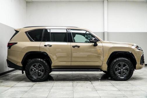 2025 Lexus LX 700h Overtrail