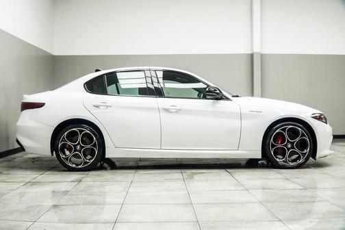 2022 Alfa Romeo Giulia Veloce