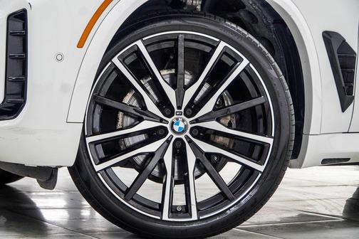 Mineral White Metallic 2024 BMW X5 sDrive40i