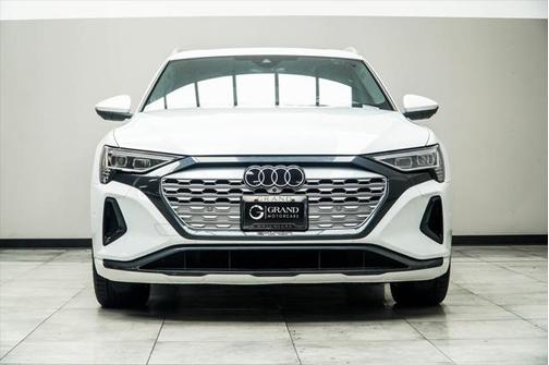 2024 Audi Q8 e-tron Premium Plus