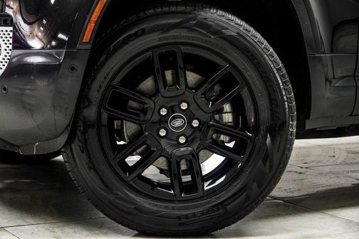 2025 Land Rover Defender 110 P300