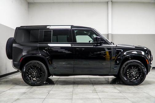 2025 Land Rover Defender 110 P300