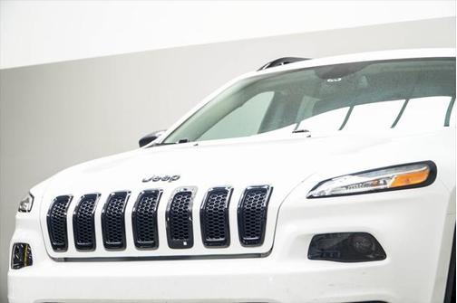 2017 Jeep Cherokee Sport
