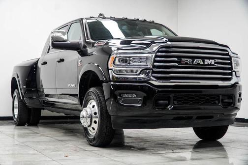 Diamond Black Crystal Pearlcoat 2023 RAM 3500 Longhorn