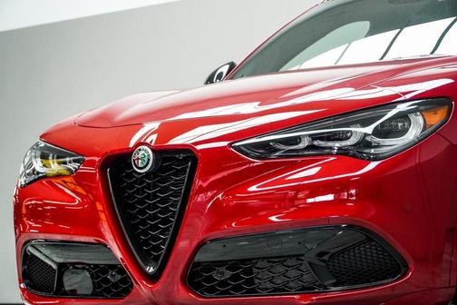 2025 Alfa Romeo Stelvio Ti