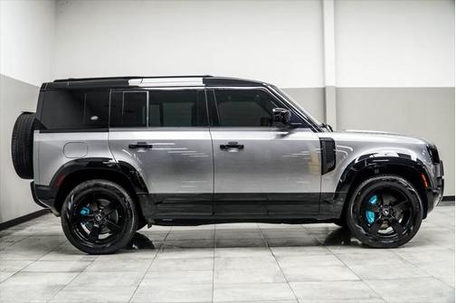 2022 Land Rover Defender 110 SE