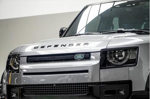 2022 Land Rover Defender 110 SE