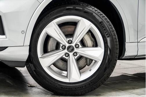 2024 Audi Q7 45 Premium Plus