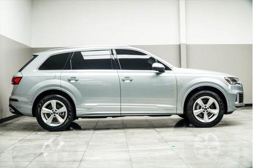 2024 Audi Q7 45 Premium Plus