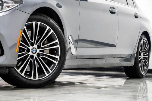 Bluestone Metallic 2019 BMW 530 i xDrive