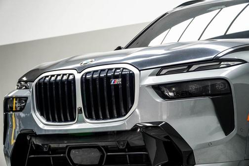 2023 BMW X7 M60i