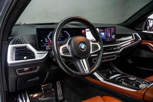 2023 BMW X7 M60i