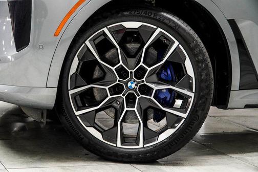 2023 BMW X7 M60i
