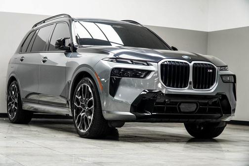 2023 BMW X7 M60i