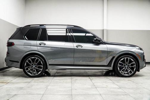 2023 BMW X7 M60i
