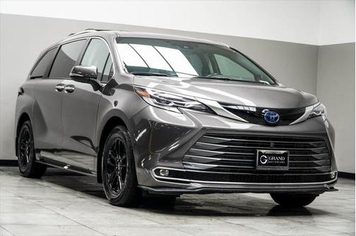 2022 Toyota Sienna Platinum 7 Passenger