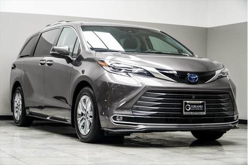 2022 Toyota Sienna Platinum 7 Passenger