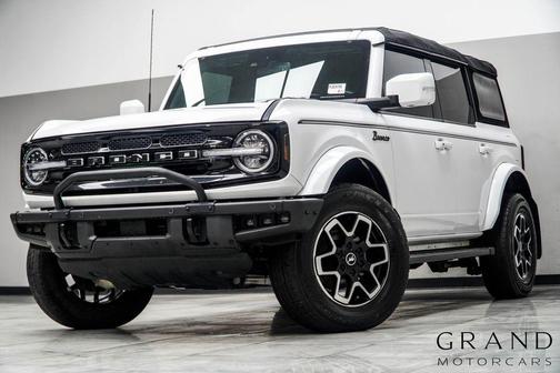 Oxford White 2023 Ford Bronco Outer Banks