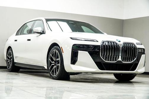 2025 BMW 740 740i