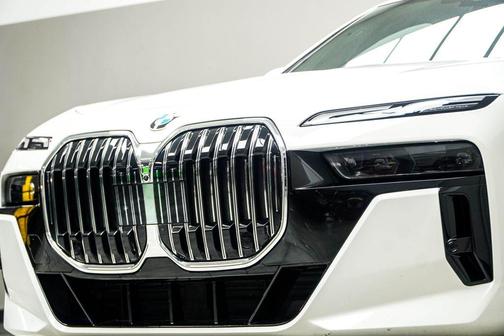 2025 BMW 740 740i
