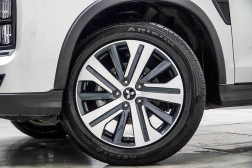 Mercury Gray Metallic 2024 Mitsubishi Outlander Sport 2.0 ES