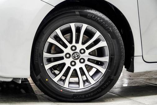 2019 Toyota Sienna XLE