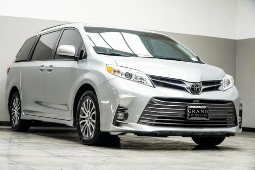 2019 Toyota Sienna XLE