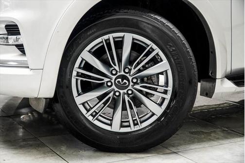 2022 INFINITI QX80 Luxe